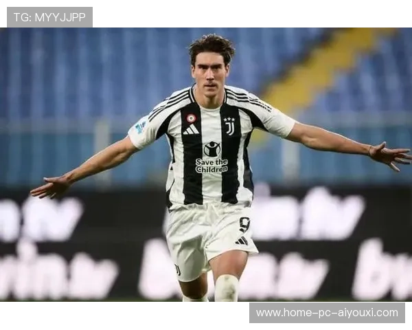 尤文弗拉霍维奇胸口停球后劲射直飞球网：力量与时机的艺术在草坪上绽放